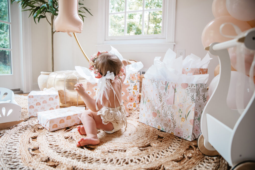 Isn't She ONEderful Boho First Birthday Cake Smash Inspo. Boho baby girl birthday. boho balloon garland. baby girl boho style onesie and flower crown.